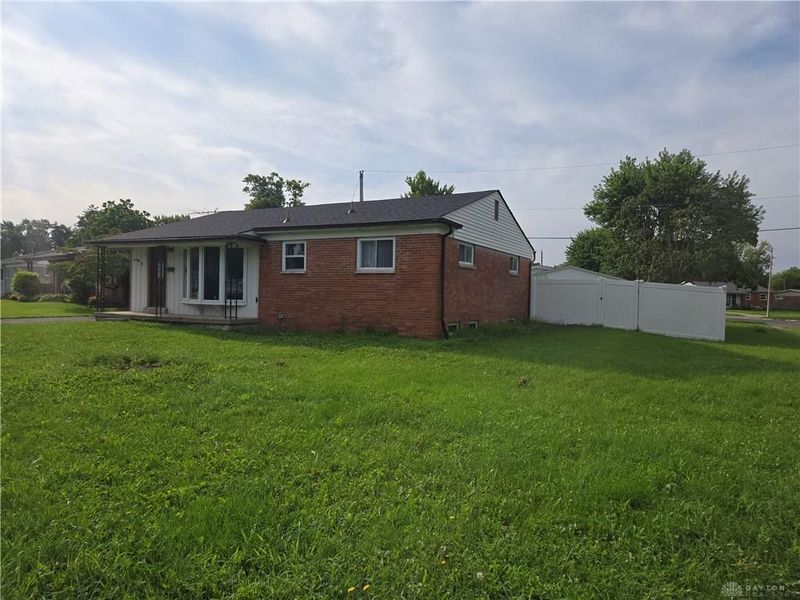 2404 Danube Court, Kettering, OH 45420 Photo 4