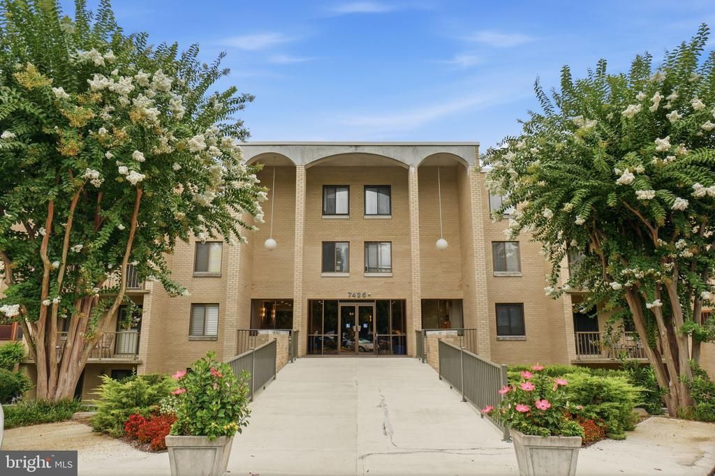 7425 DEMOCRACY BOULEVARD , BETHESDA, MD 20817