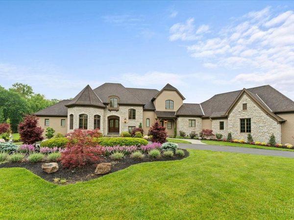 9020 Whisperinghill Drive, Indian Hill, OH 45242