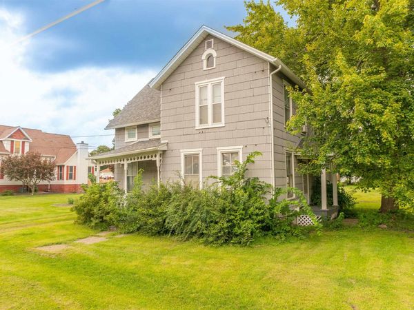 111 COLUMBUS Avenue, Galesburg, IL 61401