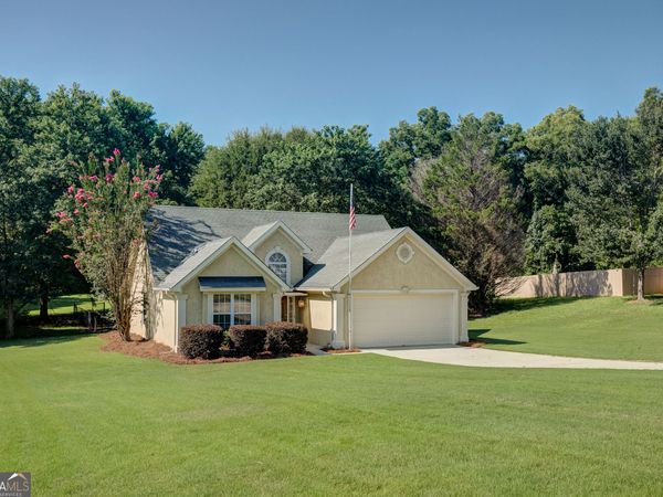 25 McIntosh Estates Drive, Sharpsburg, GA 30277