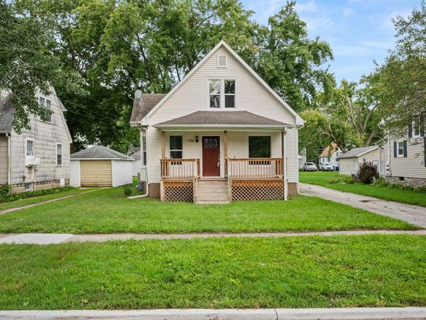 725 11th Street, DEKALB, IL 60115