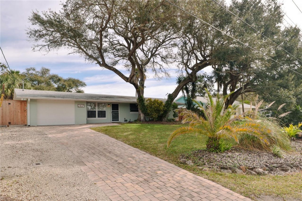 2307 Saxon Drive , New Smyrna Beach, FL 32169 Photo
