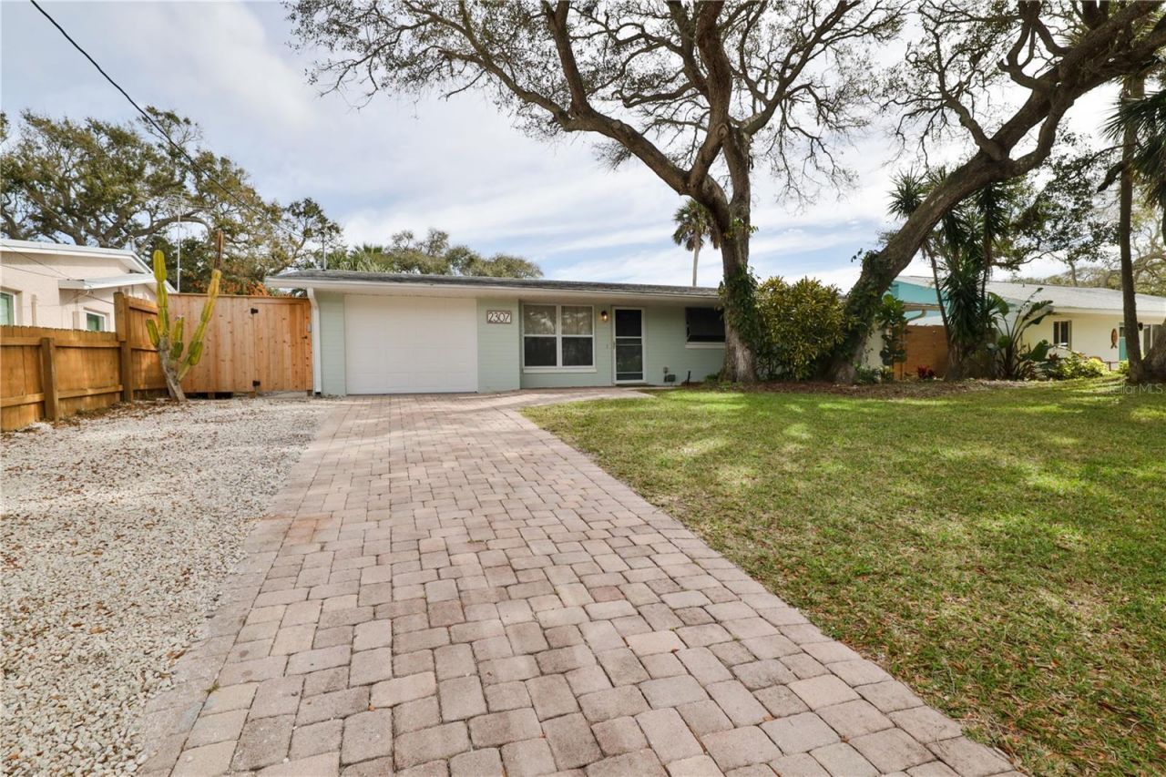 2307 Saxon Drive , New Smyrna Beach, FL 32169 Photo