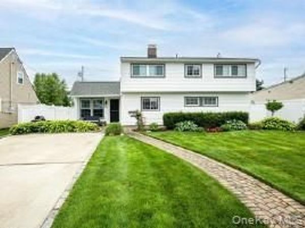 86 Shepherd Lane , Levittown, NY 11756