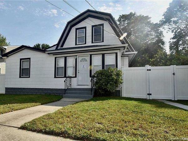 980 Thomas Place , Unit 1, Baldwin, NY 11510