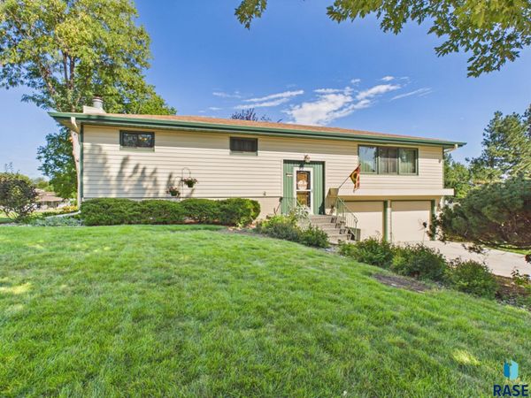 3200 S O'Gorman Dr, Sioux Falls, SD 57105