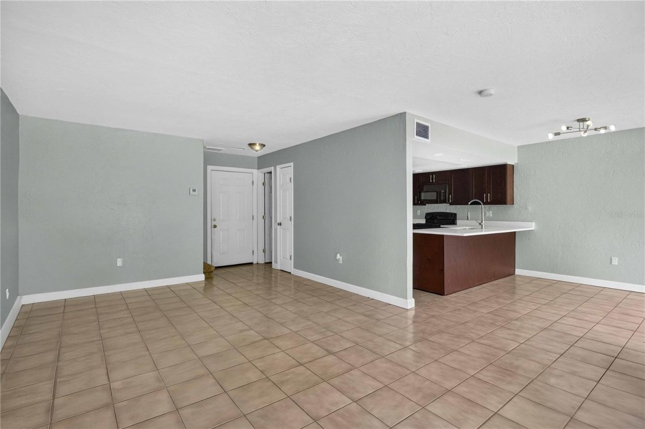 1125 Longfellow Way , Unit 125-B, Sarasota, FL 34243 Photo