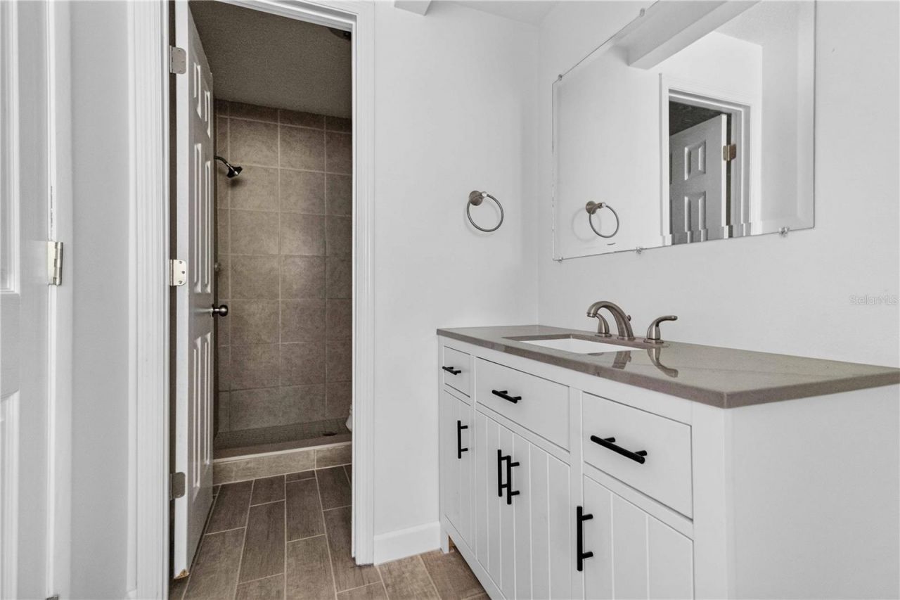 1125 Longfellow Way , Unit 125-B, Sarasota, FL 34243 Photo