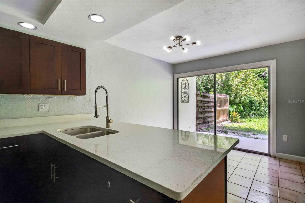 1125 Longfellow Way , Unit 125-B, Sarasota, FL 34243 Photo