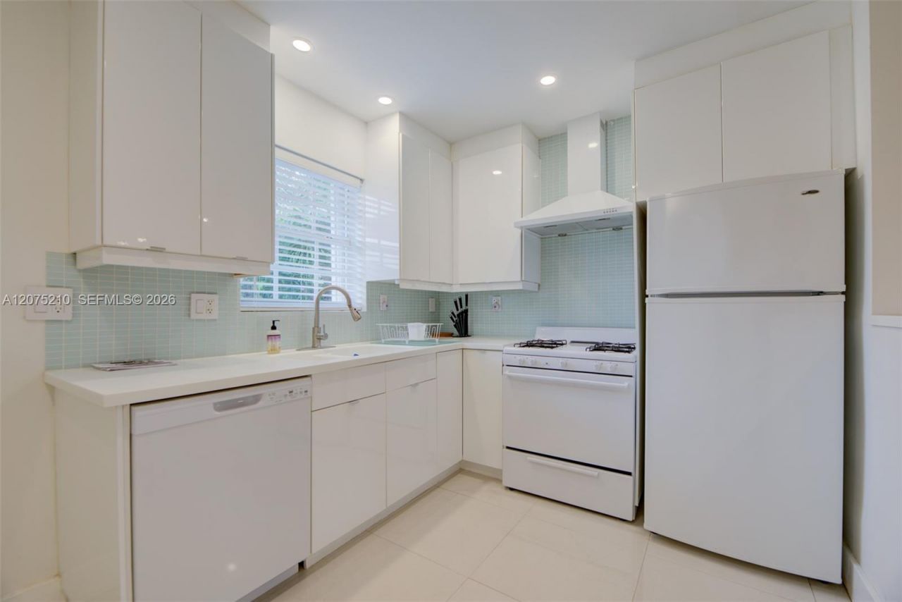 1125 99th St , Unit 12, Bay Harbor Islands, FL 33154 Photo
