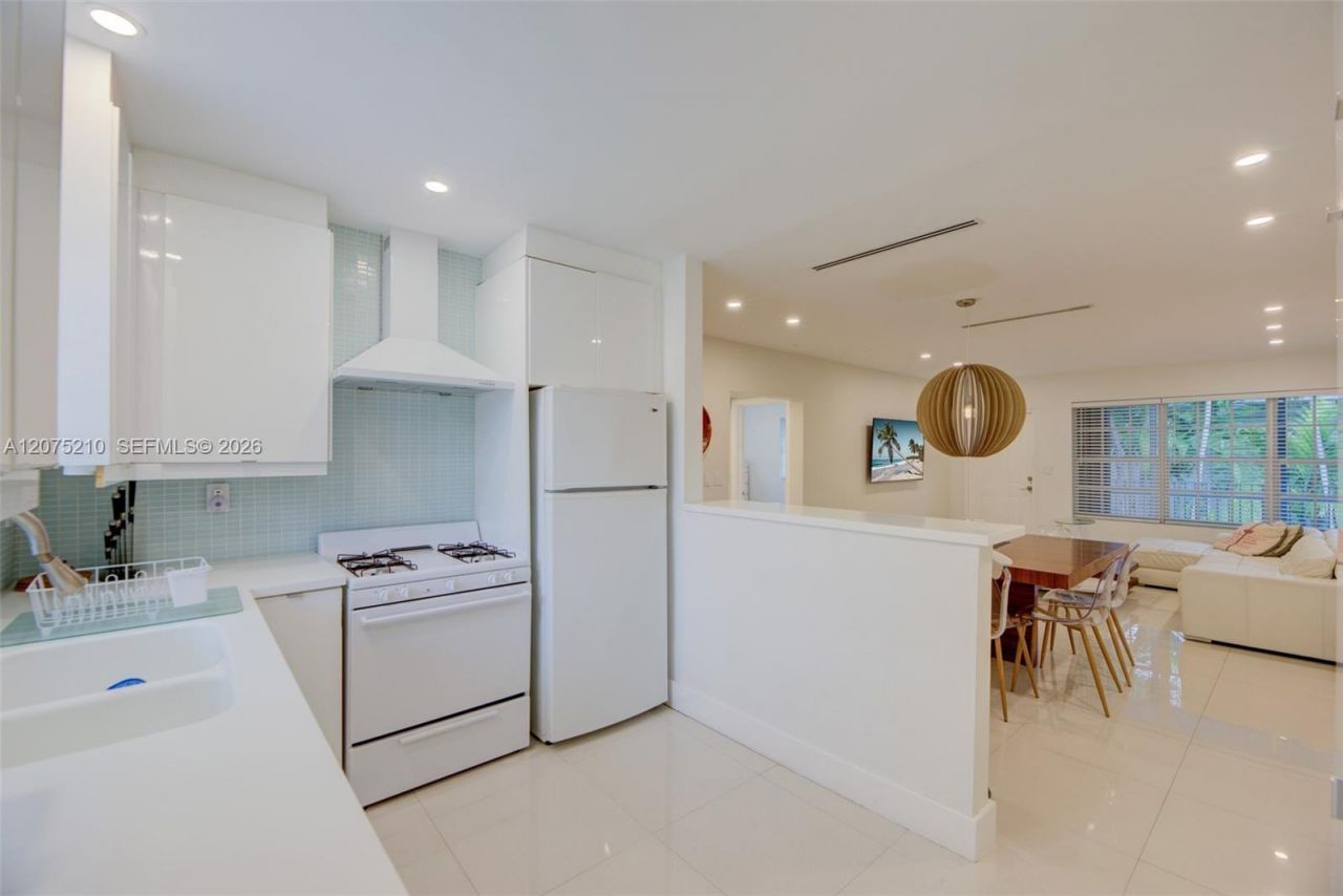 1125 99th St , Unit 12, Bay Harbor Islands, FL 33154 Photo