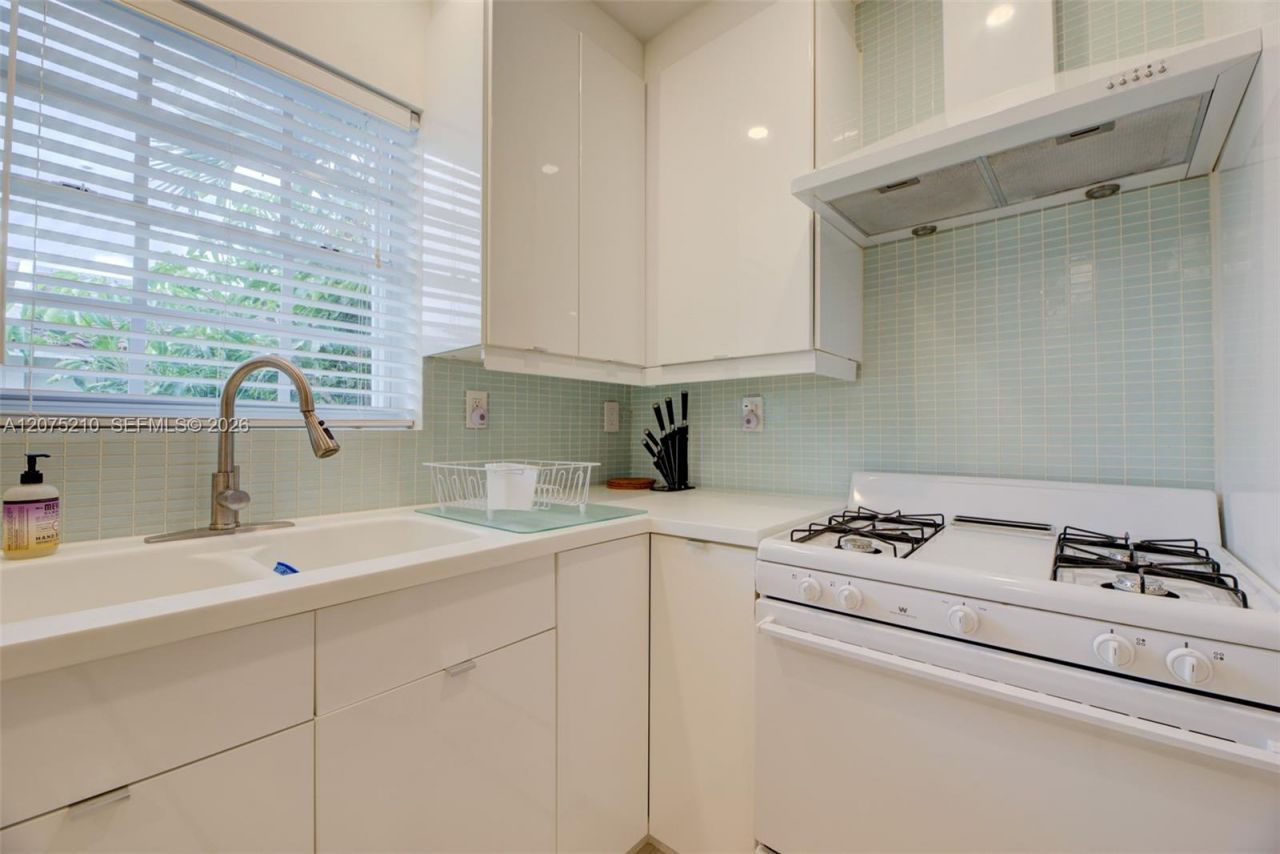 1125 99th St , Unit 12, Bay Harbor Islands, FL 33154 Photo