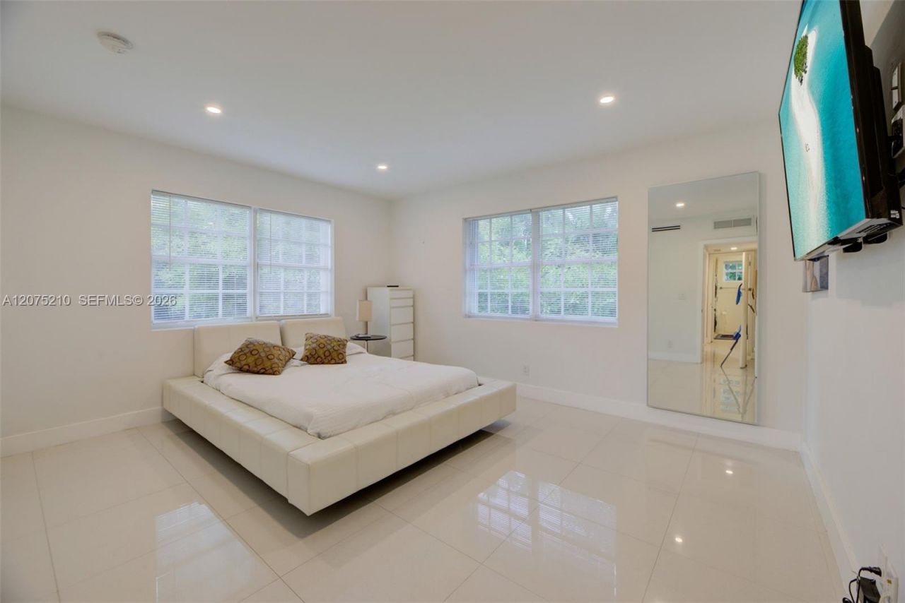 1125 99th St , Unit 12, Bay Harbor Islands, FL 33154 Photo