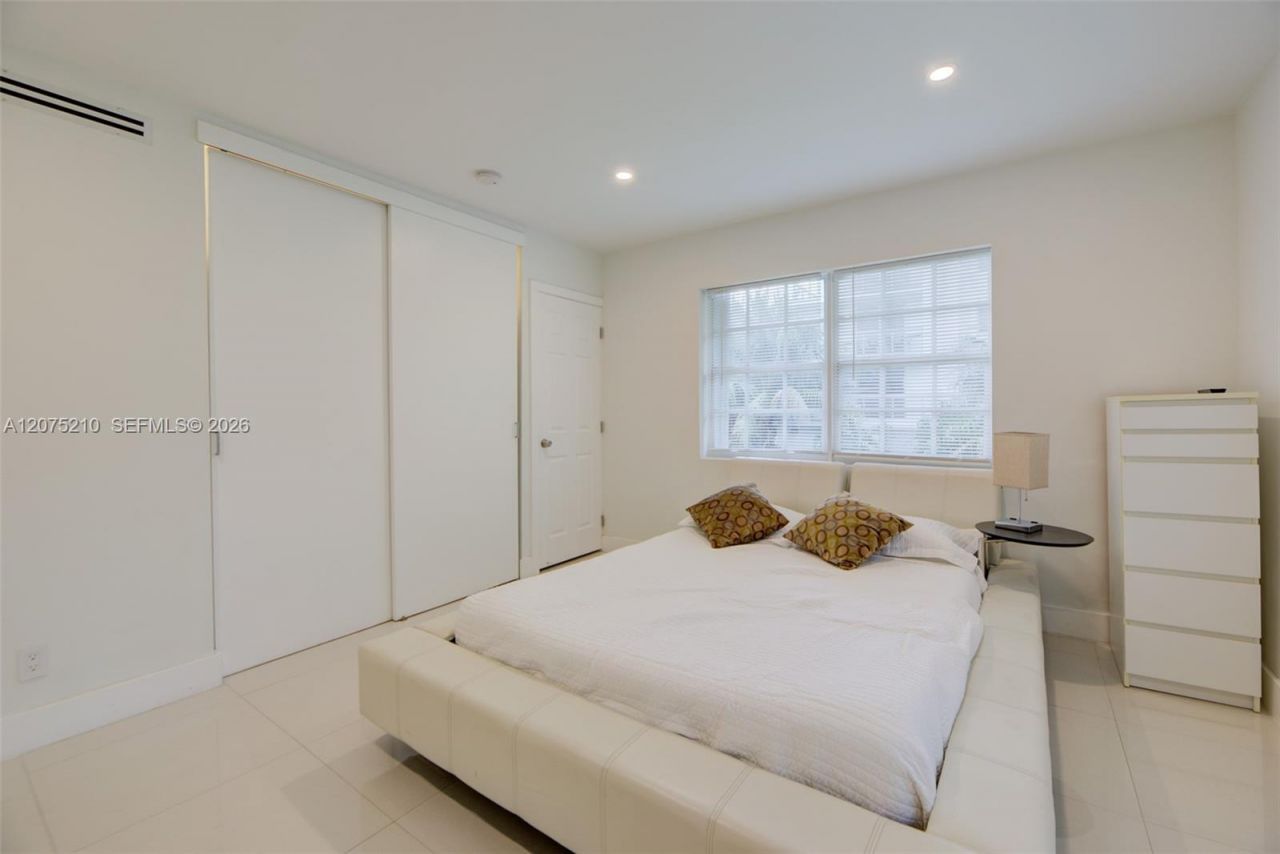 1125 99th St , Unit 12, Bay Harbor Islands, FL 33154 Photo