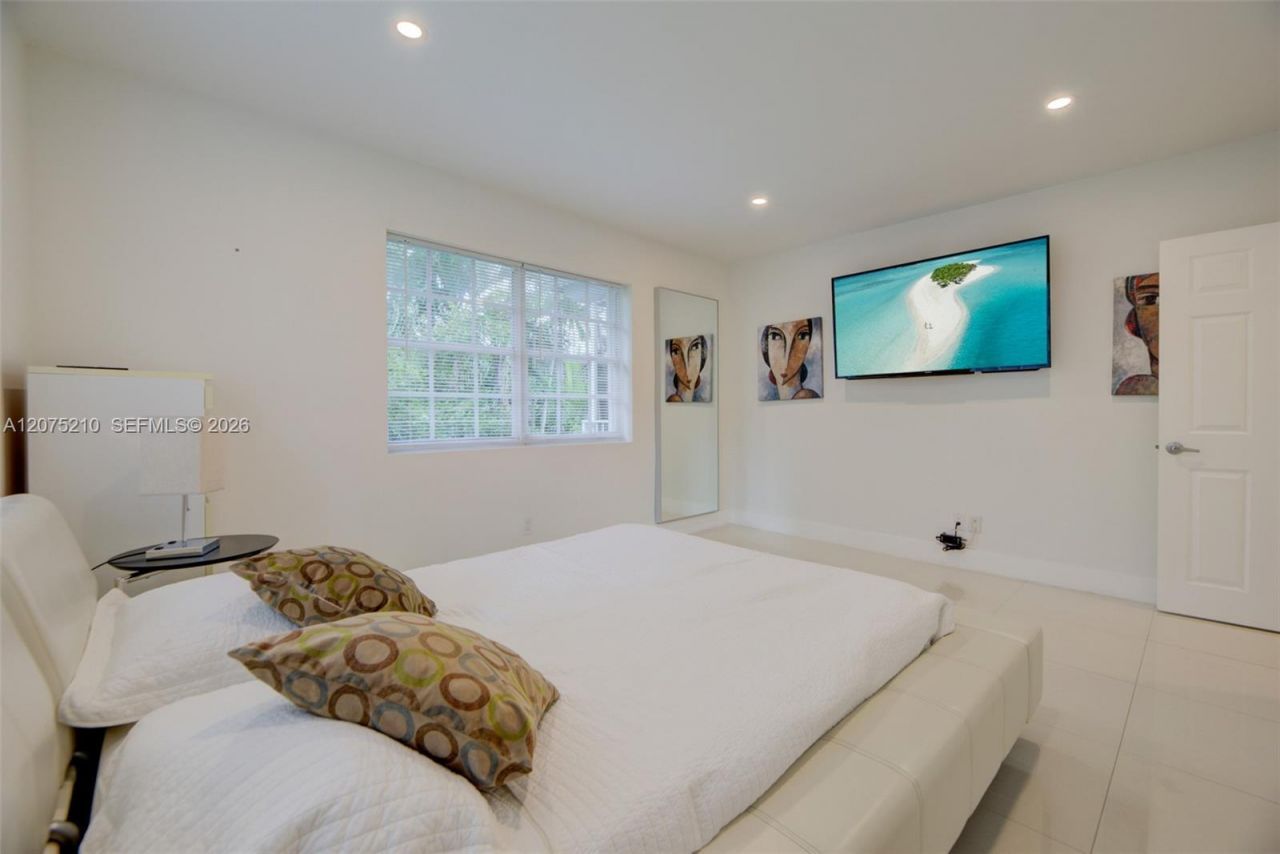 1125 99th St , Unit 12, Bay Harbor Islands, FL 33154 Photo