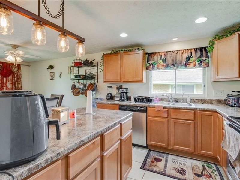 1377 Maplegrove Drive, Fairborn, OH 45324 Photo 4