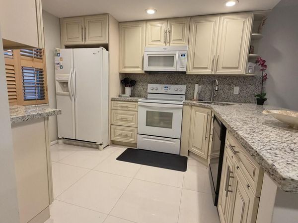 3800 OAKS CLUBHOUSE Drive, Unit 311, Pompano Beach, FL 33069