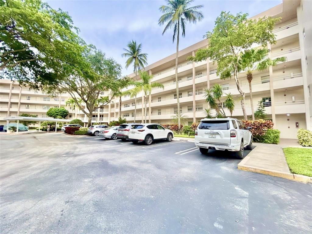 3800 Oaks Clubhouse Drive, Unit 311, Pompano Beach, FL 33069 Photo