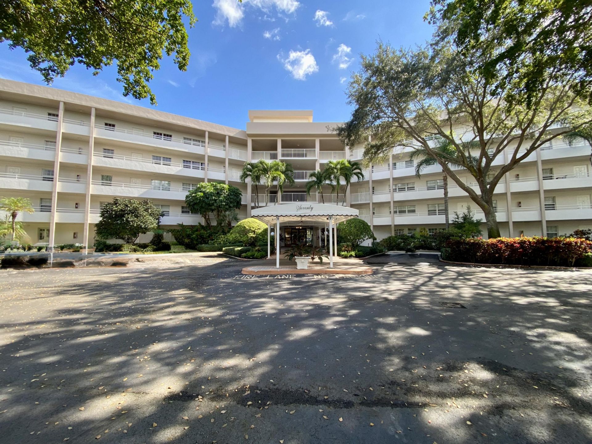 3800 Oaks Clubhouse Drive, Unit 311, Pompano Beach, FL 33069 Photo