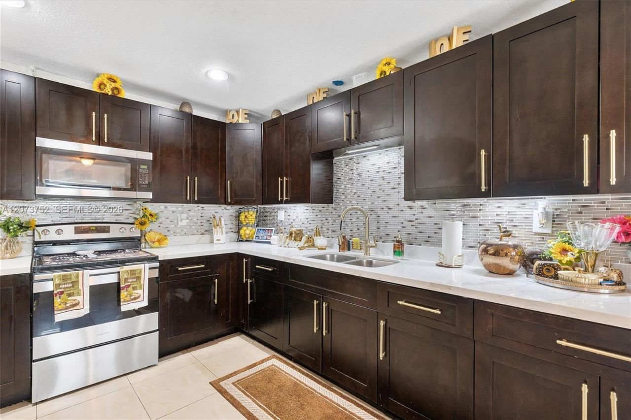 8544 Sheraton Dr, Miramar, FL 33025 Photo