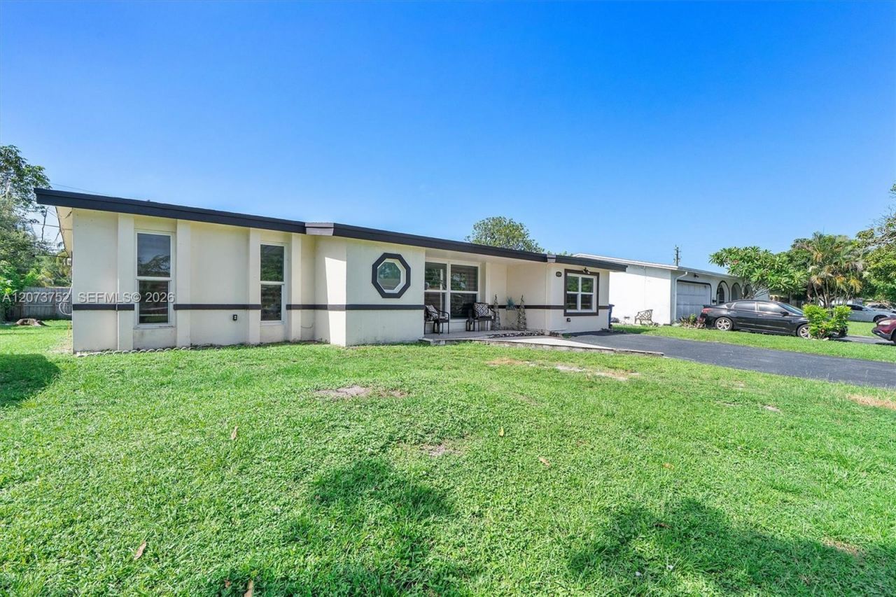 8544 Sheraton Dr, Miramar, FL 33025 Photo