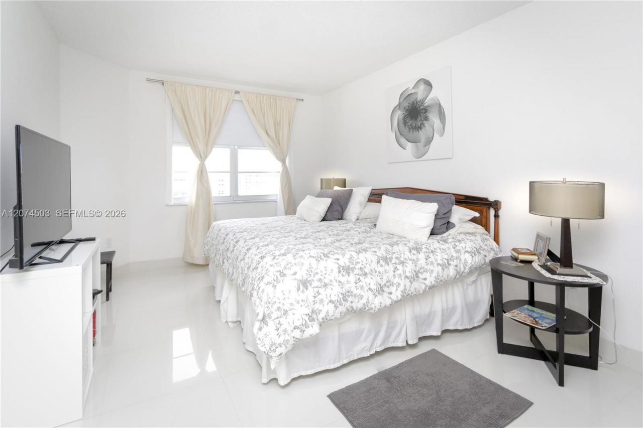 1985 S Ocean Dr , Unit 17K, Hallandale Beach, FL 33009 Photo