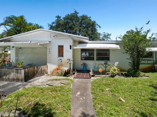 7509 Garfield St , Hollywood, FL 33024