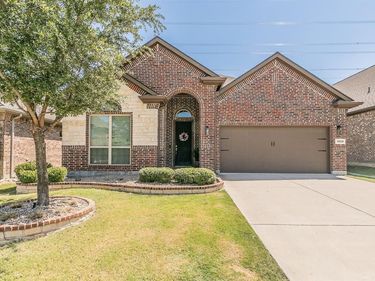 3020 Bella Lago Drive, Fort Worth, TX 76177