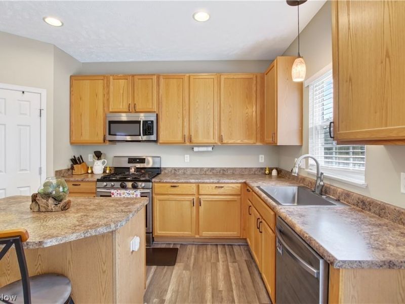 1240 Creekledge Court, Streetsboro, OH 44241 Photo 4