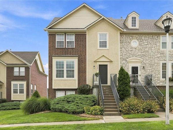 12321 S Tallgrass Drive, Olathe, KS 66061