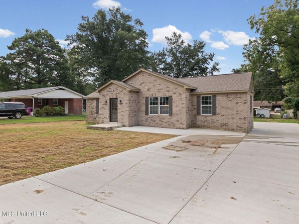 709 Coleman Avenue, Holly Springs, MS 38635