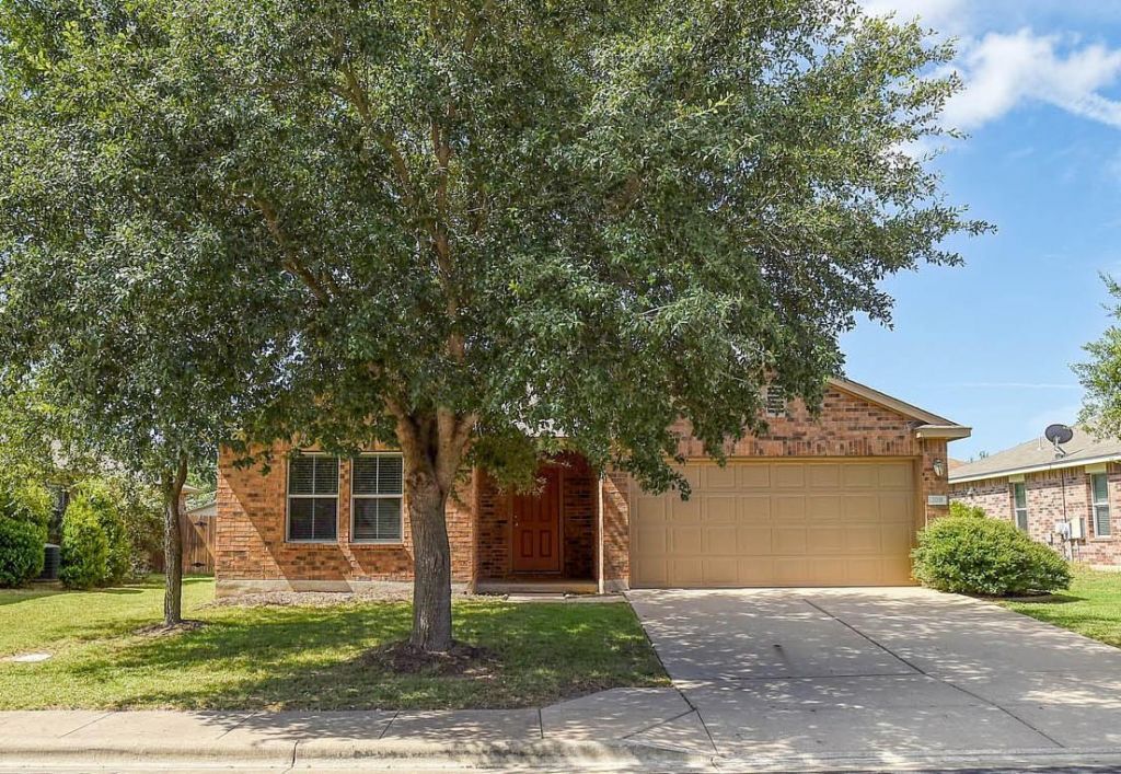 208 Wild Cat Dr, Bastrop, TX 78602 Main Photo