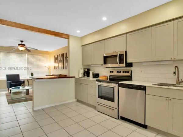 1031 SW 3rd St , Unit 1031, Hallandale Beach, FL 33009