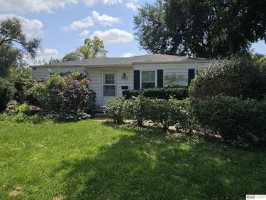 7735 Nicholas Circle, Omaha, NE 68114