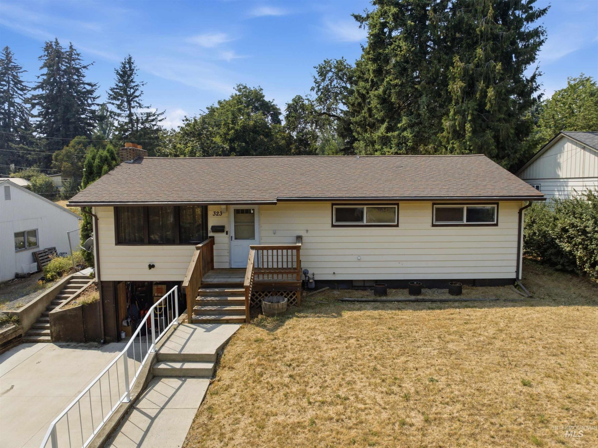 323 N Grant St, Moscow, ID 83843 Main Photo