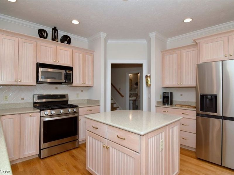 8205 Knolls Way, Chagrin Falls, OH 44023 Photo 11