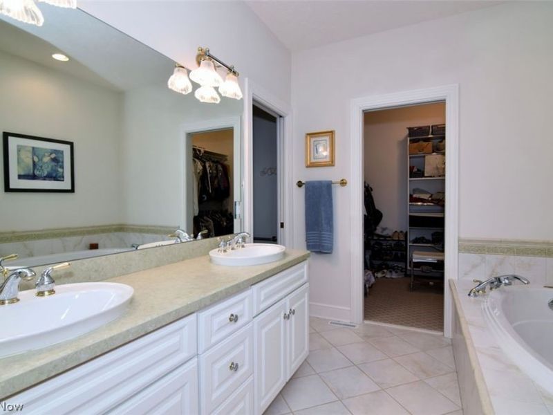 8205 Knolls Way, Chagrin Falls, OH 44023 Photo 17