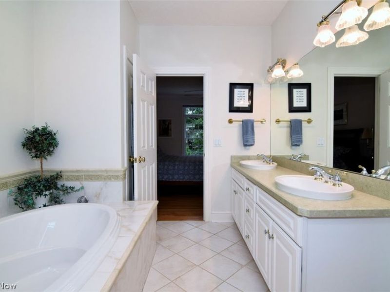 8205 Knolls Way, Chagrin Falls, OH 44023 Photo 18