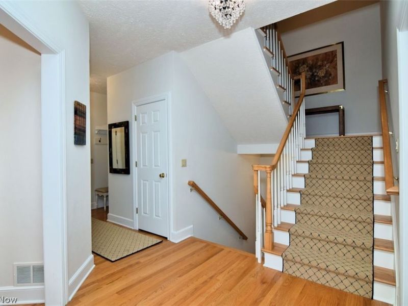 8205 Knolls Way, Chagrin Falls, OH 44023 Photo 6