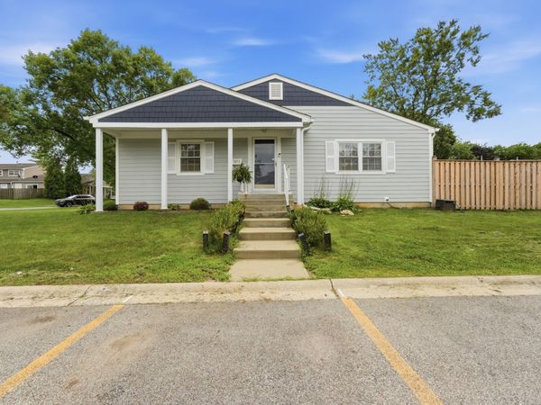 1811 Carlisle Court , Schaumburg, IL 60194