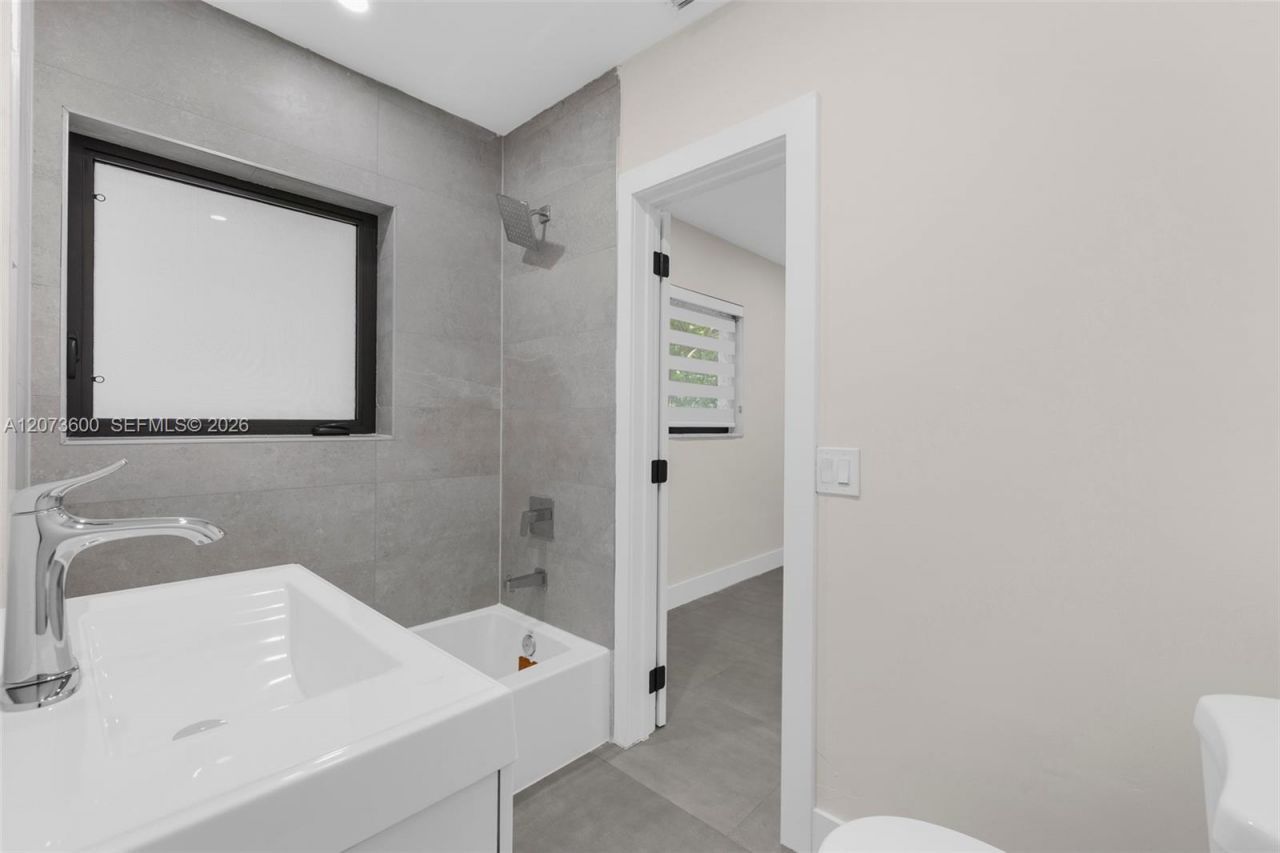 345 Sarto Ave , Unit 1, Coral Gables, FL 33134 Photo