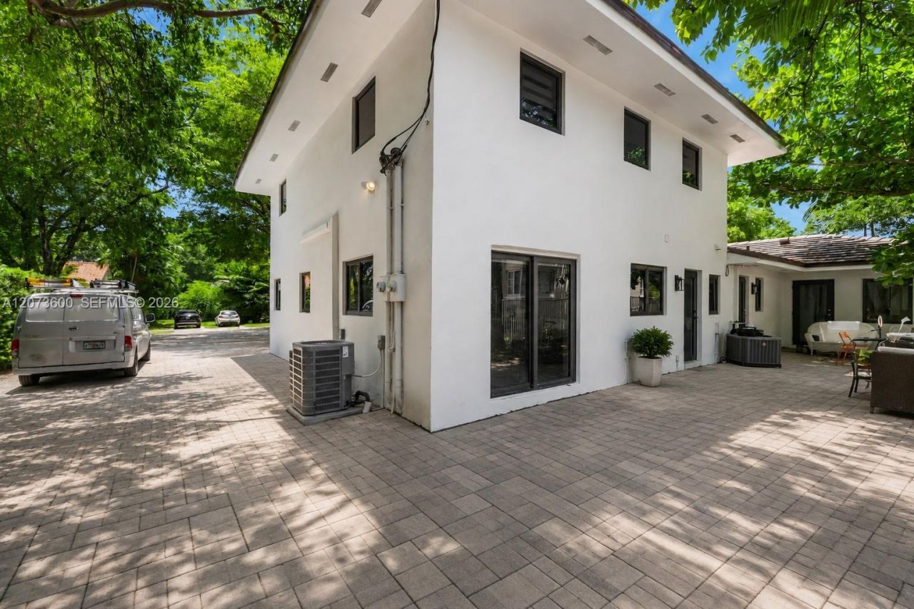 345 Sarto Ave , Unit 1, Coral Gables, FL 33134 Photo