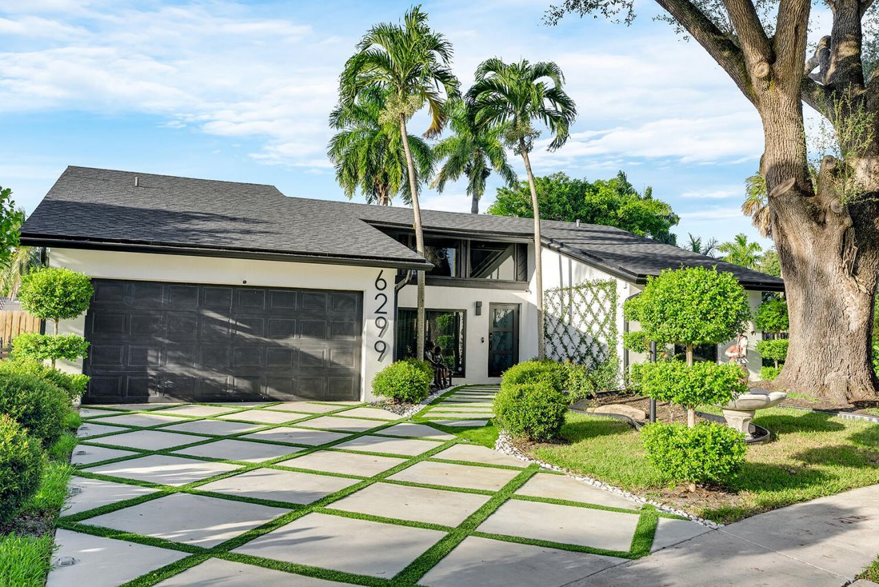 6299 Hollandaire Drive E, Boca Raton, FL 33433 Photo