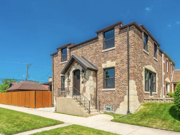 7137 N Francisco Avenue , Chicago, IL 60645