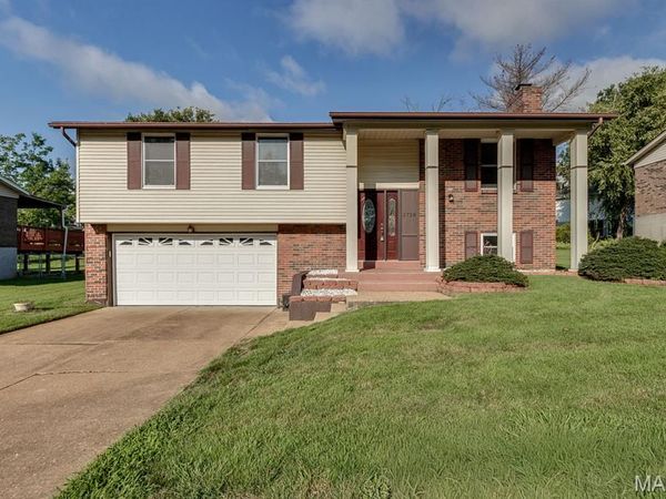 2728 Ashfield Drive, Oakville, MO 63129