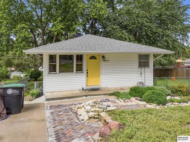 5826 S 50th Street, Omaha, NE 68117