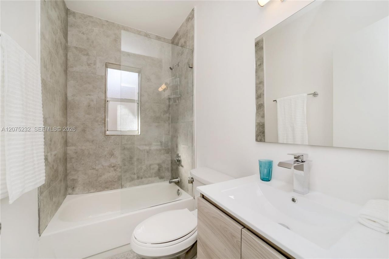 770 NE 123rd St , Unit 20, North Miami, FL 33161 Photo