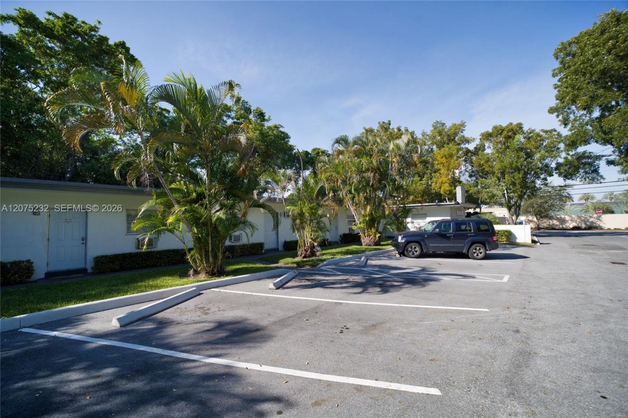 770 NE 123rd St , Unit 20, North Miami, FL 33161 Photo