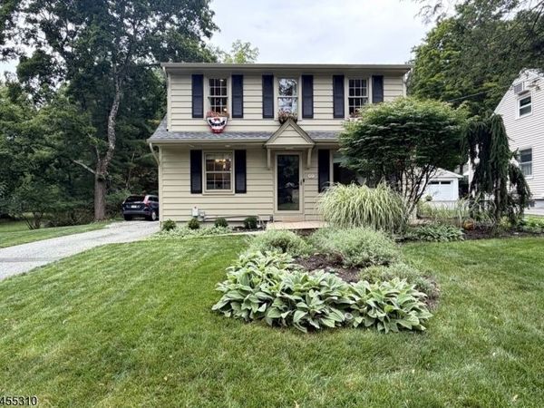 837 Circle, Franklin Lakes, NJ 07417